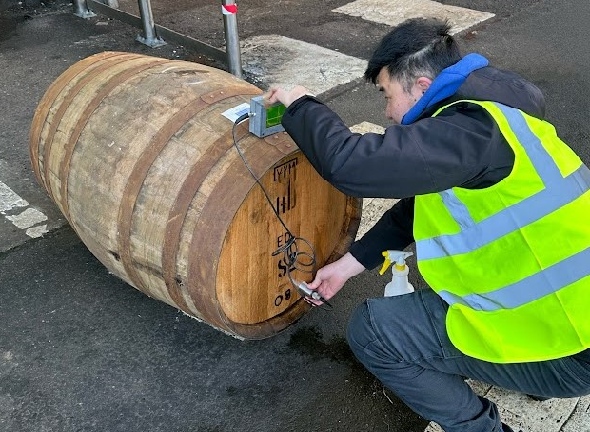 measurement, whisky, casks.